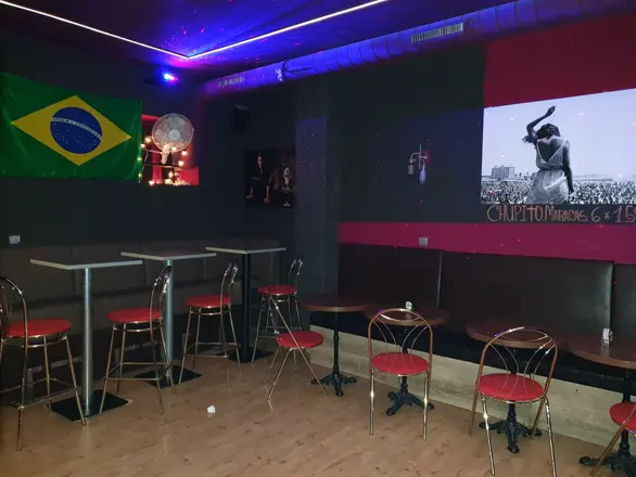 The room: red stools, a Brazilian flag and blue light